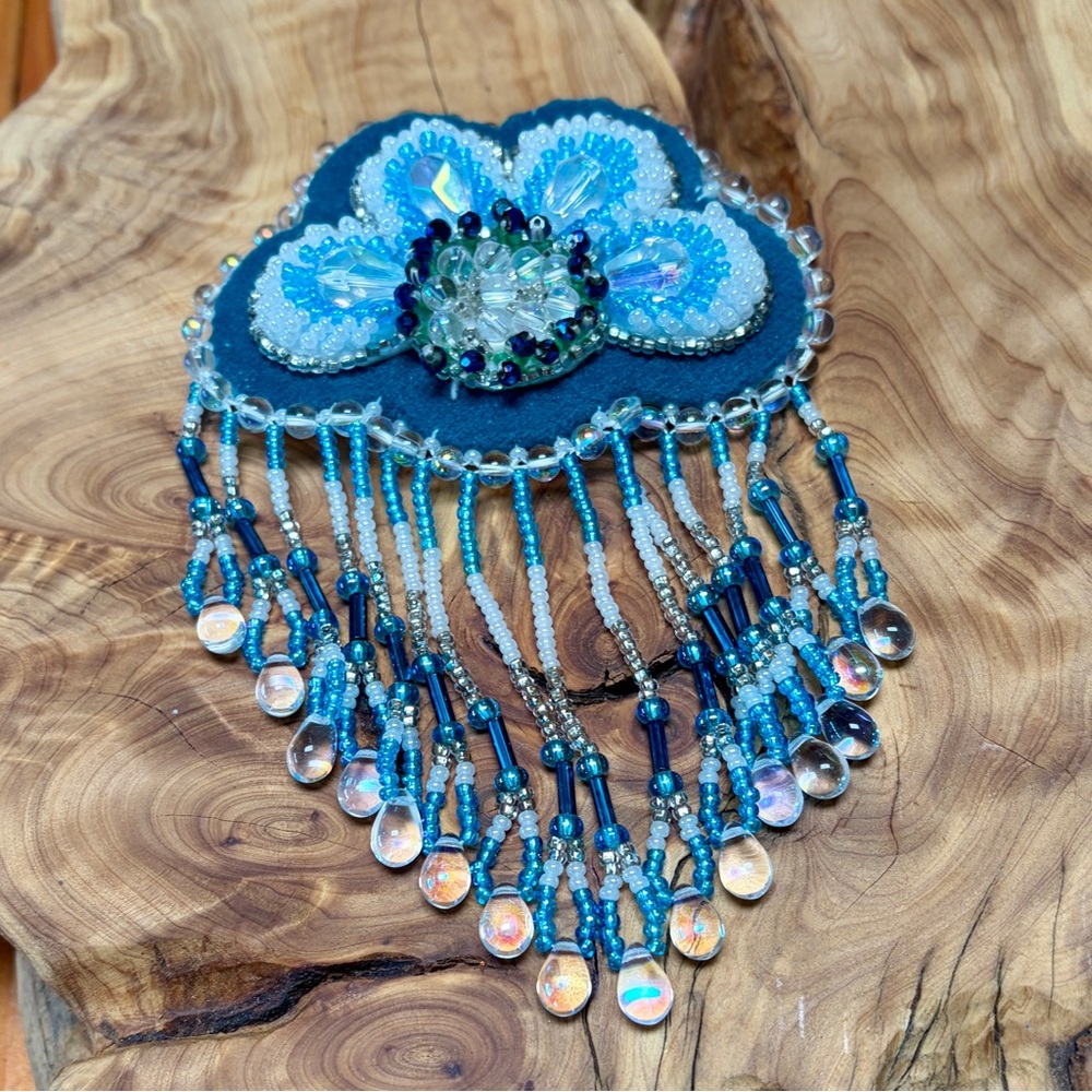 Elegant Blue Beaded Barrette. New York Iroquois Native American made 20 years